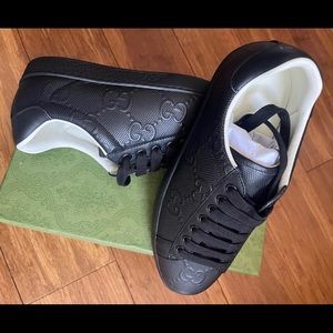 Black Gucci shoes Size 8.5 Women/ 7 Men